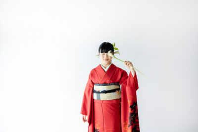 富山のキモノコアラのスタジオで振袖をレンタルして前撮りの撮影を行なった20歳の女の子