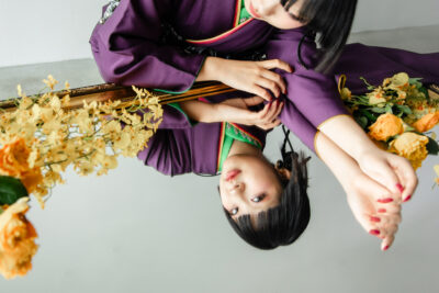 富山のキモノコアラのスタジオで振袖をレンタルして前撮りの撮影を行なった20歳の女の子