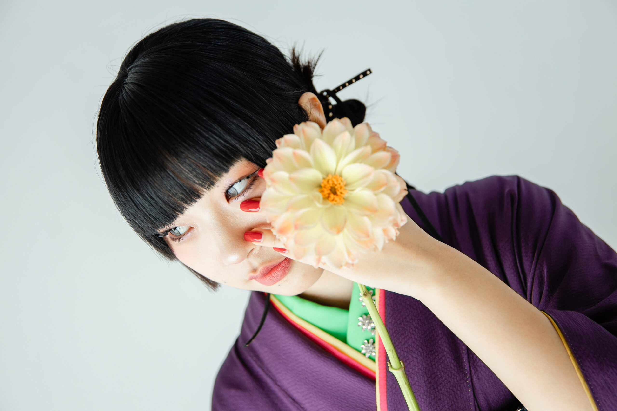 富山のキモノコアラのスタジオで振袖をレンタルして前撮りの撮影を行なった20歳の女の子