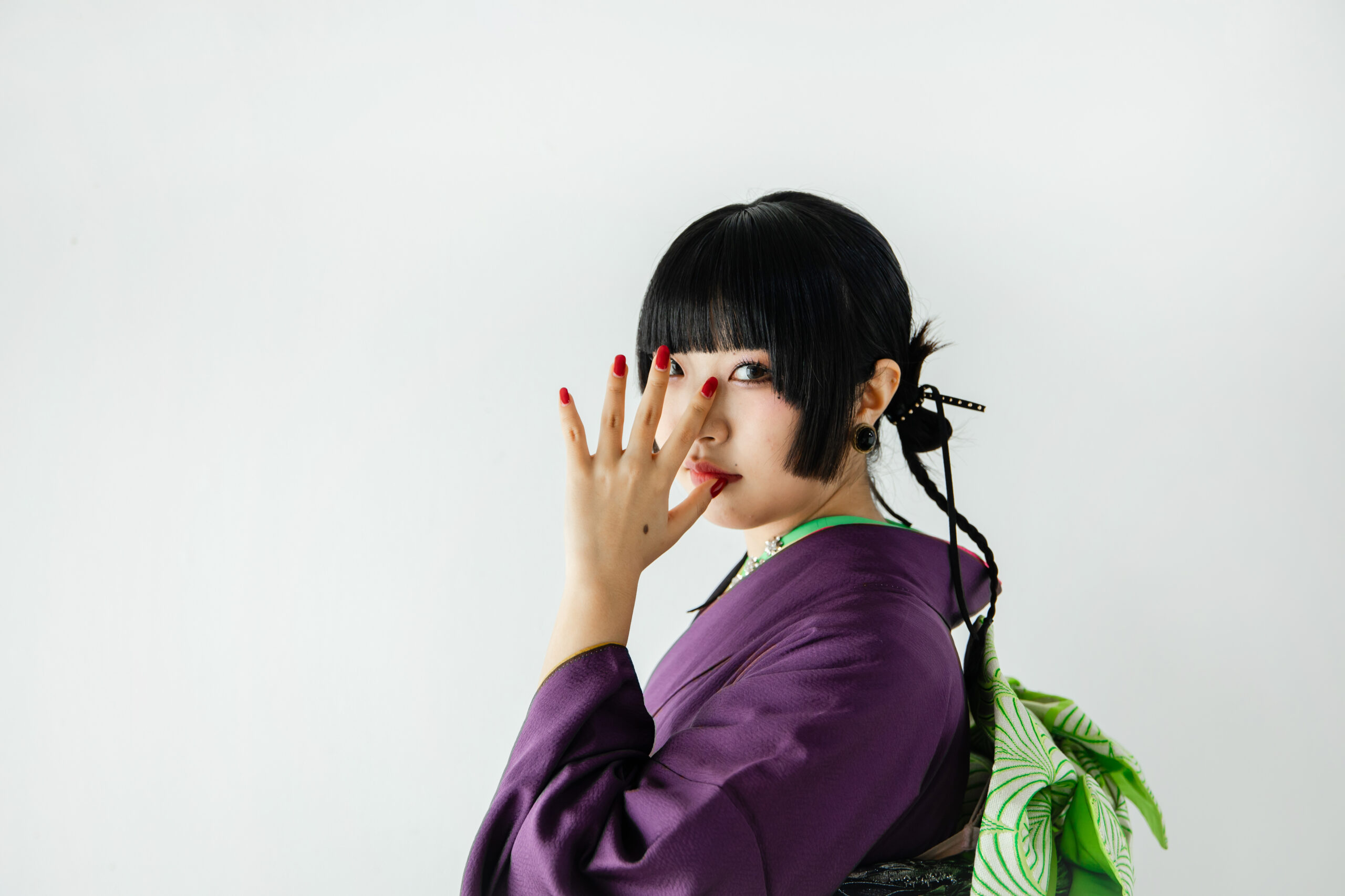 富山のキモノコアラのスタジオで振袖をレンタルして前撮りの撮影を行なった20歳の女の子