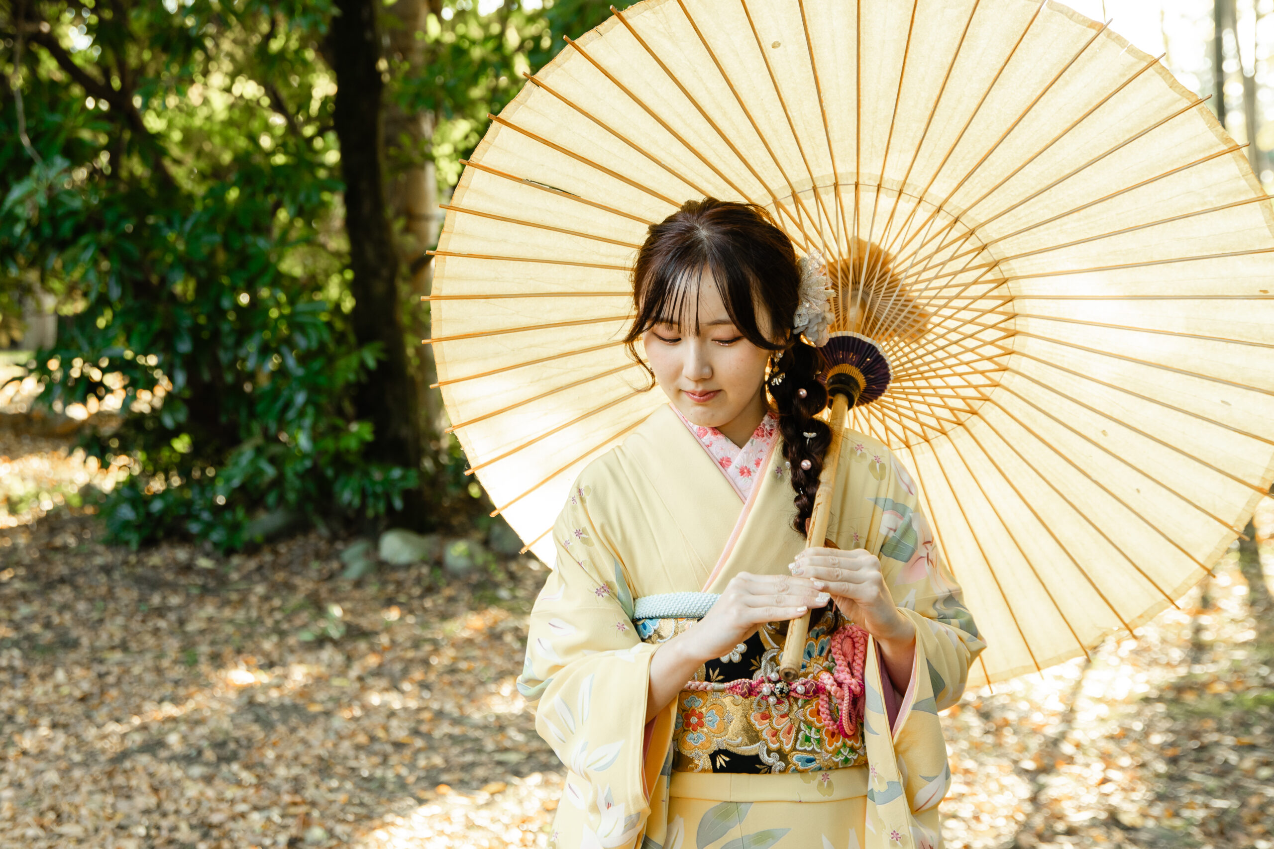 富山成人式振袖レンタル店キモノコアラの成人式前撮りでロケーション撮影をした様子